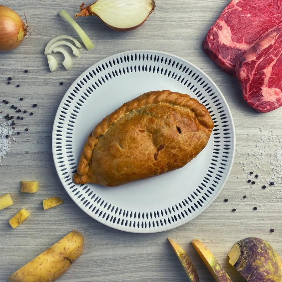 GIANT 8 x Traditional Cornish Pasties ( Pre-Baked 540g )